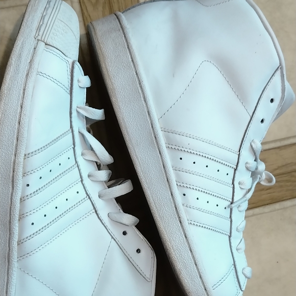 Athletic shoes - Picture 5 of 7